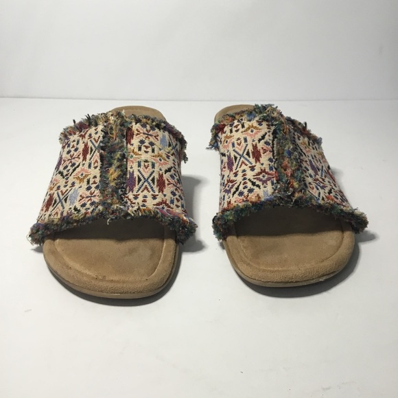 Minnetonka Women’s Needlepoint Frayed Fabric Sandals Size 10W - Picture 2 of 8